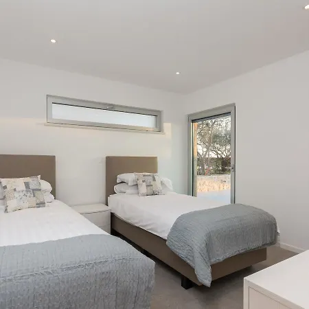 Villa Luxurious In With Fenced Garden *