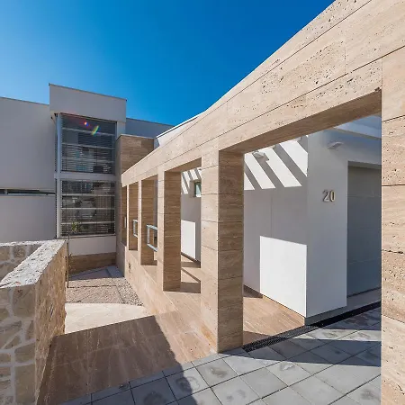 Villa Luxurious In With Fenced Garden Kozino