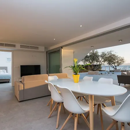 Luxurious In With Fenced Garden * Kozino