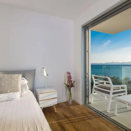 Villa Luxurious In With Fenced Garden Kozino