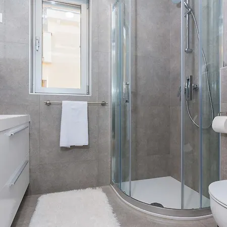 Villa Luxurious In With Fenced Garden Kozino